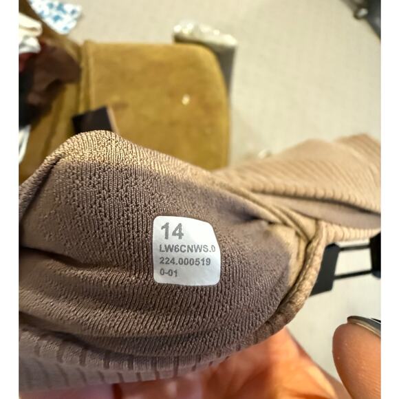 Lululemon Ribbed SoftstreSme  SZ 14  HR Crop Pant 25" Inseam TPTC Taupe - Picture 5 of 5